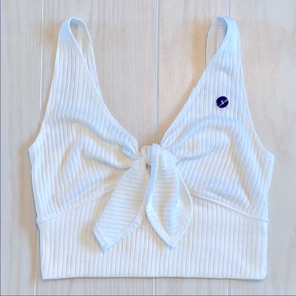 Abercrombie & Fitch Tops - Abercrombie & Fitch Crop Top